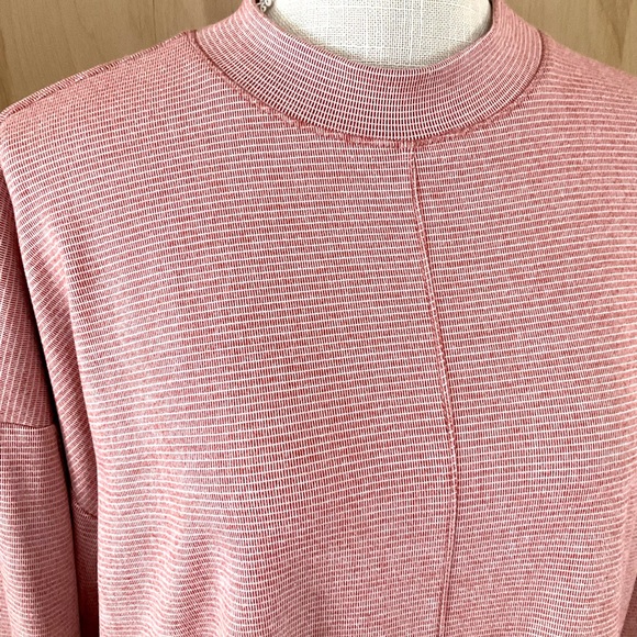 *Donating tomorrow* - Urban Romantics Womens Sweater M Rust Red & White - EUC - Picture 3 of 4